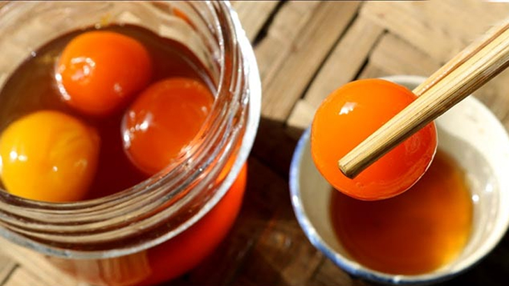 mật ong ngâm lòng đỏ trứng gà
